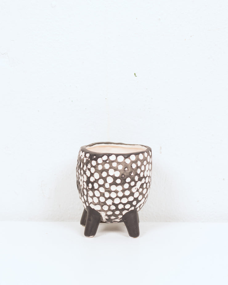 BLACK/WHITE POT 03" ON STAND